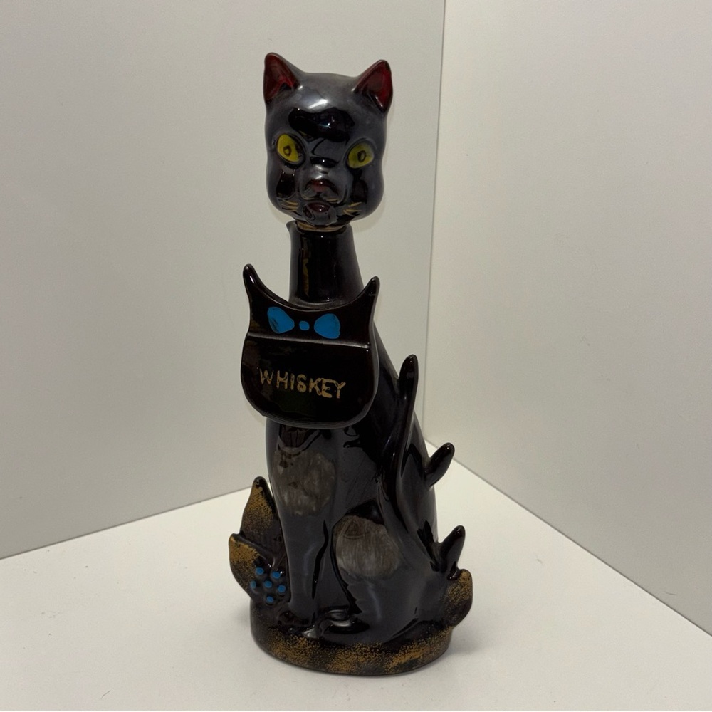 Artmark vintage 60s fire-molded clay black cat whiskey decanter